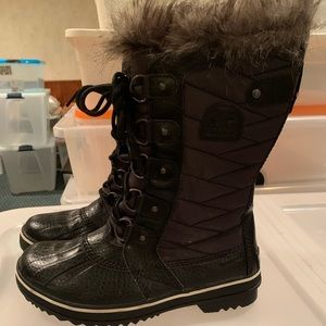 Black Sorel fur boots